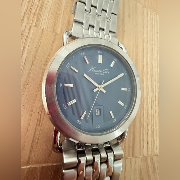 Kenneth Cole New York mens gray dial silver tone dress watch NEW BATTERY - Picture 1 of 9
